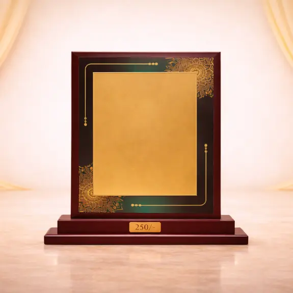 Elegant Trophy in wooden and gold